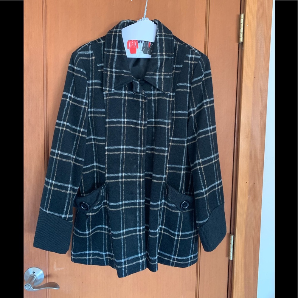 Looking for that ‘inbetween’ Plaid car-coat, Sz L Drycleaned👍🏼